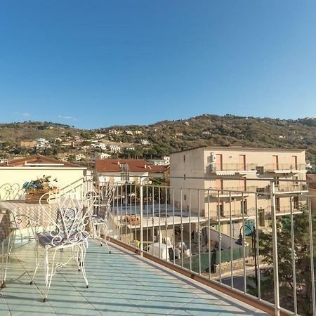 La Casetta In Villa Санта Мария ди Кастелабате Екстериор снимка