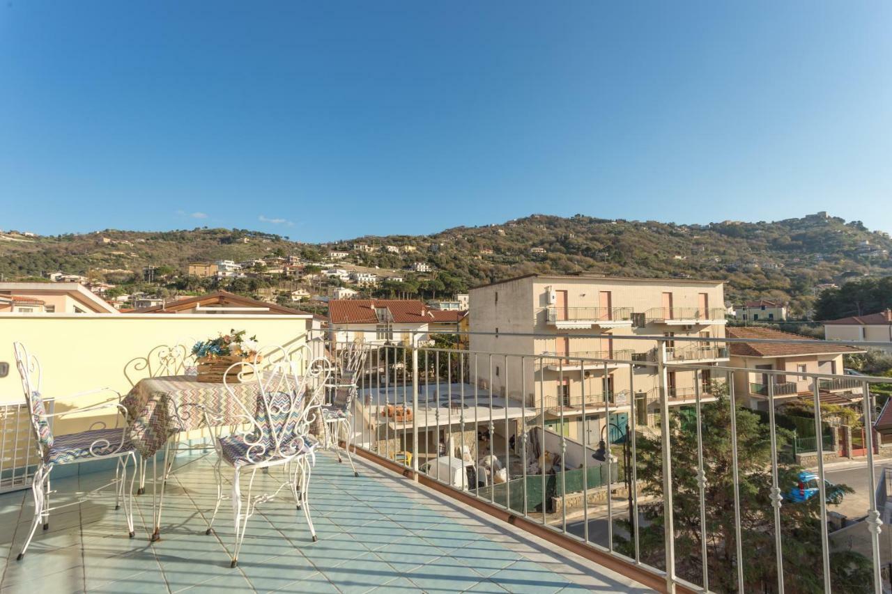La Casetta In Villa Санта Мария ди Кастелабате Екстериор снимка